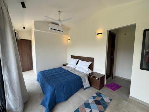 Postel nebo postele na pokoji v ubytování 4 Bed Private Pool Pent House Villa Alibaug
