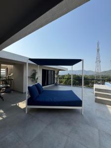 Postel nebo postele na pokoji v ubytování 4 Bed Private Pool Pent House Villa Alibaug + 32 fotografií