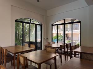 Fotografie z fotogalerie ubytování 4 Bed Private Pool Pent House Villa Alibaug v destinaci Parhūr