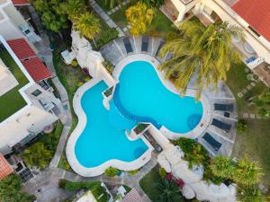 Der Swimmingpool an oder in der Nähe von CASCADAS, Charming home great location with pool & garden