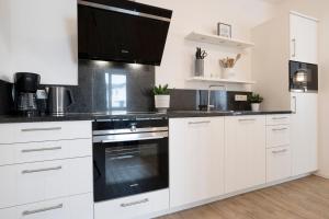 Una cocina o cocineta en KellenHus Wohnung 4