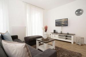 Una televisión o centro de entretenimiento en KellenHus Wohnung 4