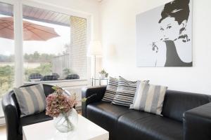 Posezení v ubytování Blankwasserweg 131 Lensterstrand Oase Bungalow 4