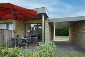 Patio nebo venkovní prostory v ubytování Blankwasserweg 131 Lensterstrand Oase Bungalow 4