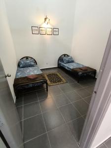 Postel nebo postele na pokoji v ubytování Homestay faleeq