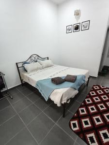 Postel nebo postele na pokoji v ubytování Homestay faleeq