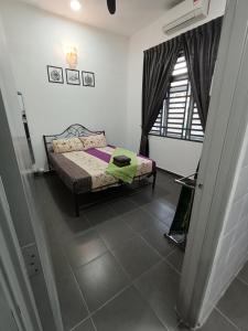 Postel nebo postele na pokoji v ubytování Homestay faleeq