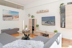 a living room with a couch and a table at Panoramic NiNis Mupfel in Hansaland