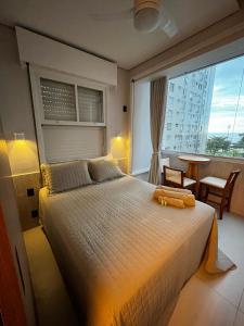 Ένα ή περισσότερα κρεβάτια σε δωμάτιο στο Desperte com vista para o mar - luxo e conforto no melhor bairro de Santos