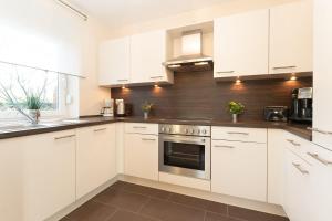 Η κουζίνα ή μικρή κουζίνα στο Strandidyll 3