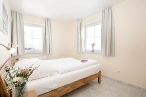 Postel nebo postele na pokoji v ubytování Strandallee 92b- Wohnung 18