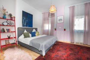 Postel nebo postele na pokoji v ubytování Charmante Privatzimmer in der Stadt