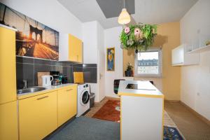 Kuchyň nebo kuchyňský kout v ubytování Charmante Privatzimmer in der Stadt + 37 fotografií
