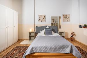 Postel nebo postele na pokoji v ubytování Charmante Privatzimmer in der Stadt