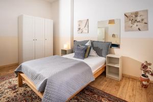 Postel nebo postele na pokoji v ubytování Charmante Privatzimmer in der Stadt