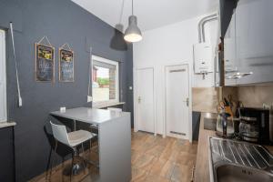 Kuchyň nebo kuchyňský kout v ubytování Charmante Privatzimmer in der Stadt