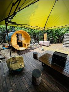 Ein Patio oder anderer Außenbereich in der Unterkunft ALL SEASON CAMP - Vacation STAY 21071v