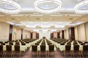 The business area and/or conference room at Kichijoji Tokyu REI Hotel