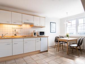 Kuchyň nebo kuchyňský kout v ubytování Haus Behrens Wohnung 1