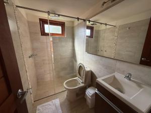 Koupelna v ubytování Apartasuites Las Marías