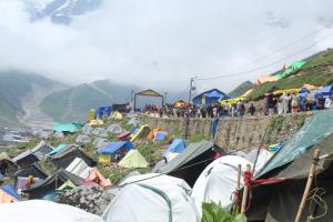 KedārnāthCamp wala的山 ⁇ 上的一组帐篷