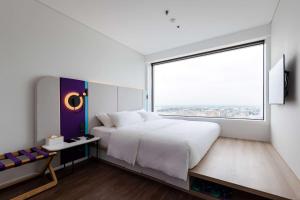 Voodi või voodid majutusasutuse Tru by Hilton Hanoi Station toas