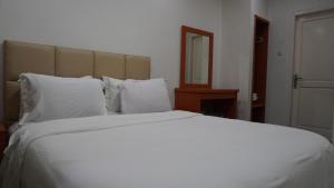 Postel nebo postele na pokoji v ubytování Diyar Villas Puncak H1/6