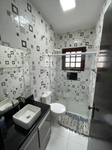 Et badeværelse på Lar da Praia Casa4 + 5 billeder