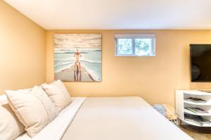 Ένα ή περισσότερα κρεβάτια σε δωμάτιο στο Stay Portland - Private Underground Getaway - 92 WalkScore
