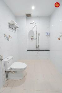 Ένα μπάνιο στο Khách Sạn Hưng Thịnh 2 +2 φωτογραφίες
