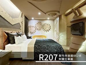 Uma cama ou camas num quarto em CD Motel