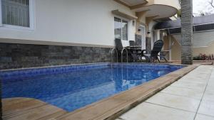 Bazén v ubytování Diyar Villas Puncak H8/7 nebo v jeho okolí