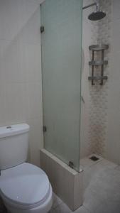 Koupelna v ubytování Diyar Villas Puncak H8/7