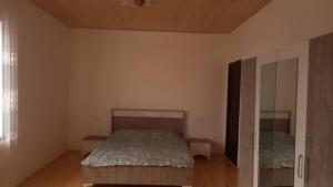 Postel nebo postele na pokoji v ubytování Lahij İsmayilov Green Hostel