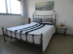 En eller flere senge i et værelse på Desert View Suite