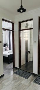 Ένα μπάνιο στο Bomani -4 Summerlake