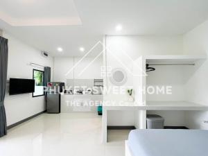 TV a/nebo společenská místnost v ubytování Naiharn Green Valley number 15 16