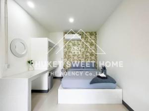 Postel nebo postele na pokoji v ubytování Naiharn Green Valley number 15 16 + 1 fotografie