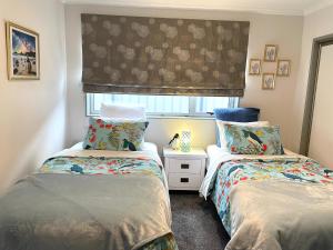 Postel nebo postele na pokoji v ubytování The Penguins Nest