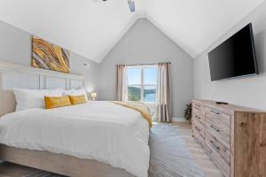 Voodi või voodid majutusasutuse High Cliff Cabin + Private Hot tub at Table Rock Lake toas +77 fotot