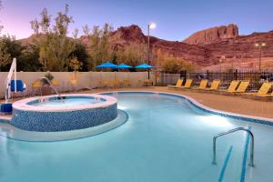 Bazén v ubytování Fairfield Inn & Suites by Marriott Moab nebo v jeho okolí