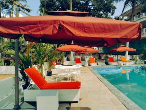 Maashpi Hotel & Resort, Candolim内部或周边的泳池