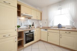 Kuchyň nebo kuchyňský kout v ubytování Strandresidenz Wohnung 7