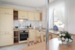 Kuchyň nebo kuchyňský kout v ubytování Strandresidenz Wohnung 7