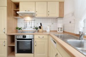 Kuchyň nebo kuchyňský kout v ubytování Strandresidenz Wohnung 7