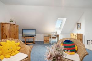 TV a/nebo společenská místnost v ubytování Strandresidenz Wohnung 7