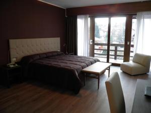Postel nebo postele na pokoji v ubytování Hotel Trento + 37 fotografií