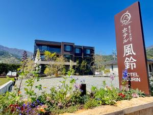 Pemandangan gunung umum atau pemandangan gunung yang diambil dari hotel