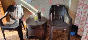 two chairs and a table in a room at Sejal Homestay in Shimla