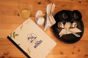 Foto sihtkohas Manāli asuva majutusasutuse Hotel Monal galeriist